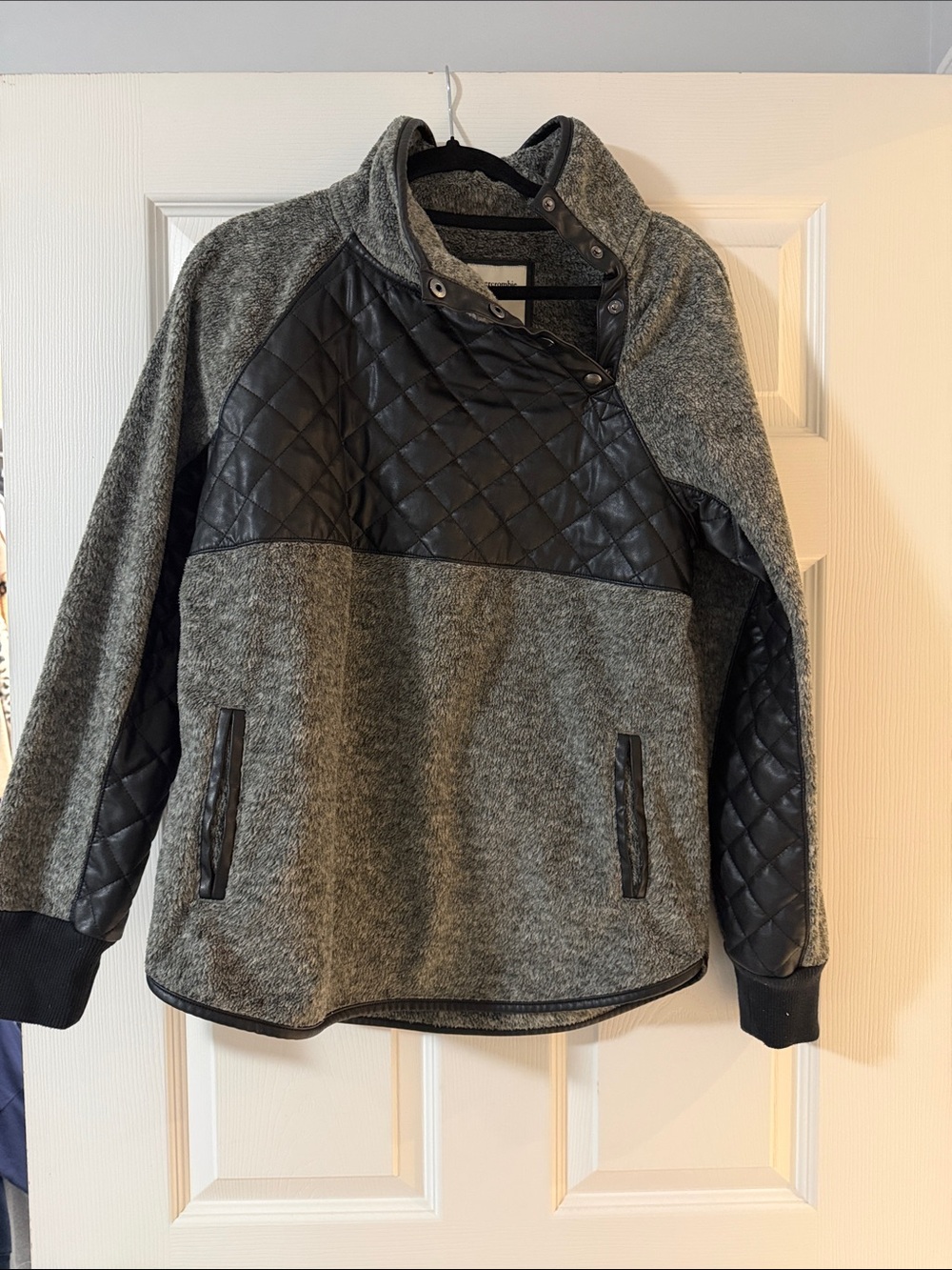 Abercrombie & Fitch Grey and Black Quilted Pullover Sweatshirt